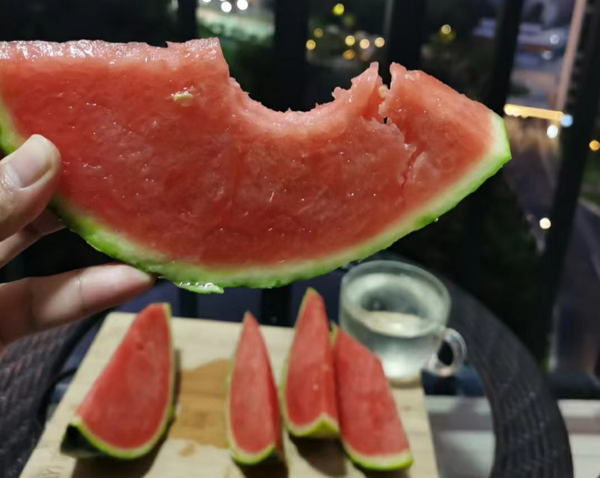 副业赚钱_【提醒】隔夜西瓜还能吃吗？夏天如何健康吃瓜？_副业教程